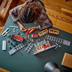 LEGO  Harry Potter Hogwarts Ekspresi ve Hogsmeade İstasyonu 76423