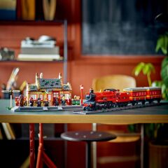 LEGO  Harry Potter Hogwarts Ekspresi ve Hogsmeade İstasyonu 76423