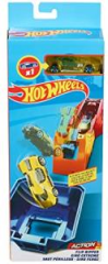 Hot Wheels  Akrobasi Atlayışı Yarış Seti