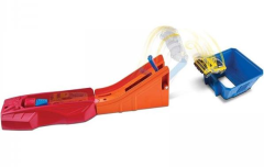 Hot Wheels  Akrobasi Atlayışı Yarış Seti
