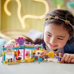LEGO Friends Heartlake City Şekerci Dükkanı Rol Yapma Oyun Seti 42649