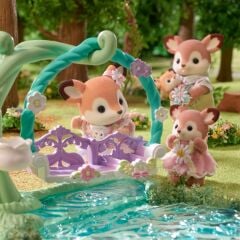 Sylvanian Families Geyik Bebeklerin Çiçekli Salıncak Seti 5801