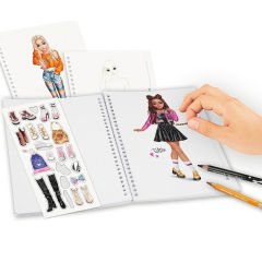 TOP Model Pocket Colouring Book  411821