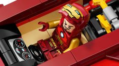LEGO Marvel Iron Man Arabası ile Black Panther Red Hulk’a Karşı76310
