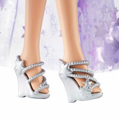 BARBİE A TOUCH OF MAGİC ANA KARAKTER BEBEKLER HLC32