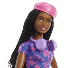 Barbie Brooklyn Seyahatte Bebeği ve Aksesuarları HGX55