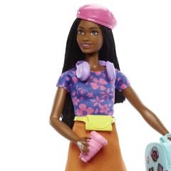 Barbie Brooklyn Seyahatte Bebeği ve Aksesuarları HGX55