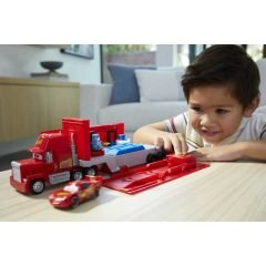 CARS DÖNÜŞTÜRLEBİLİR MACK OYUN SETİ HDC75
